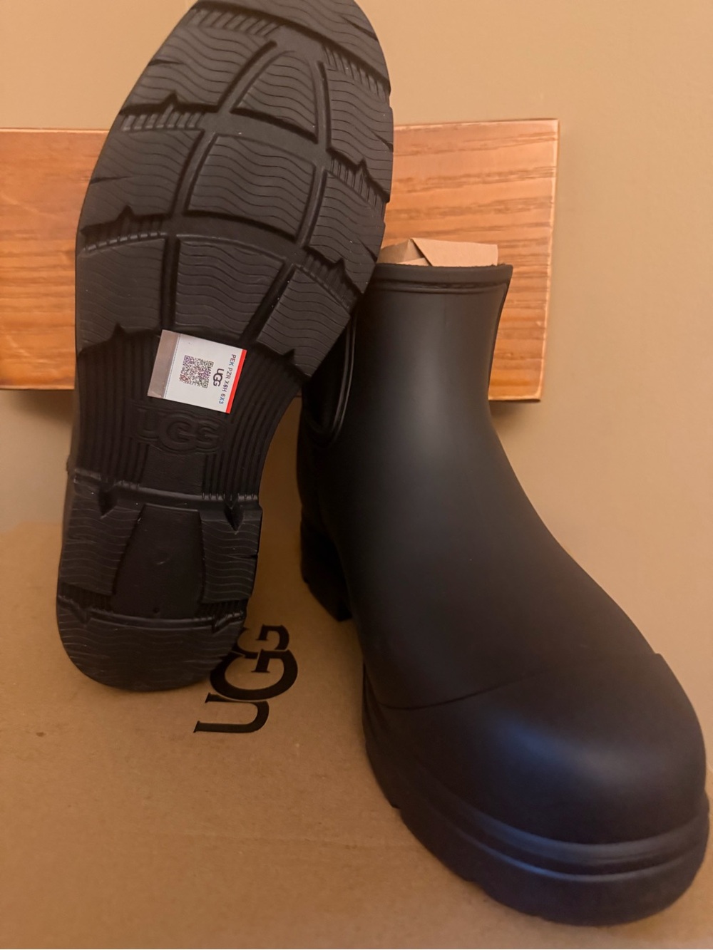 UGG Droplet Waterproof Rain Boots – Black – Women’s Size 8 – NEW - Picture 3 of 9